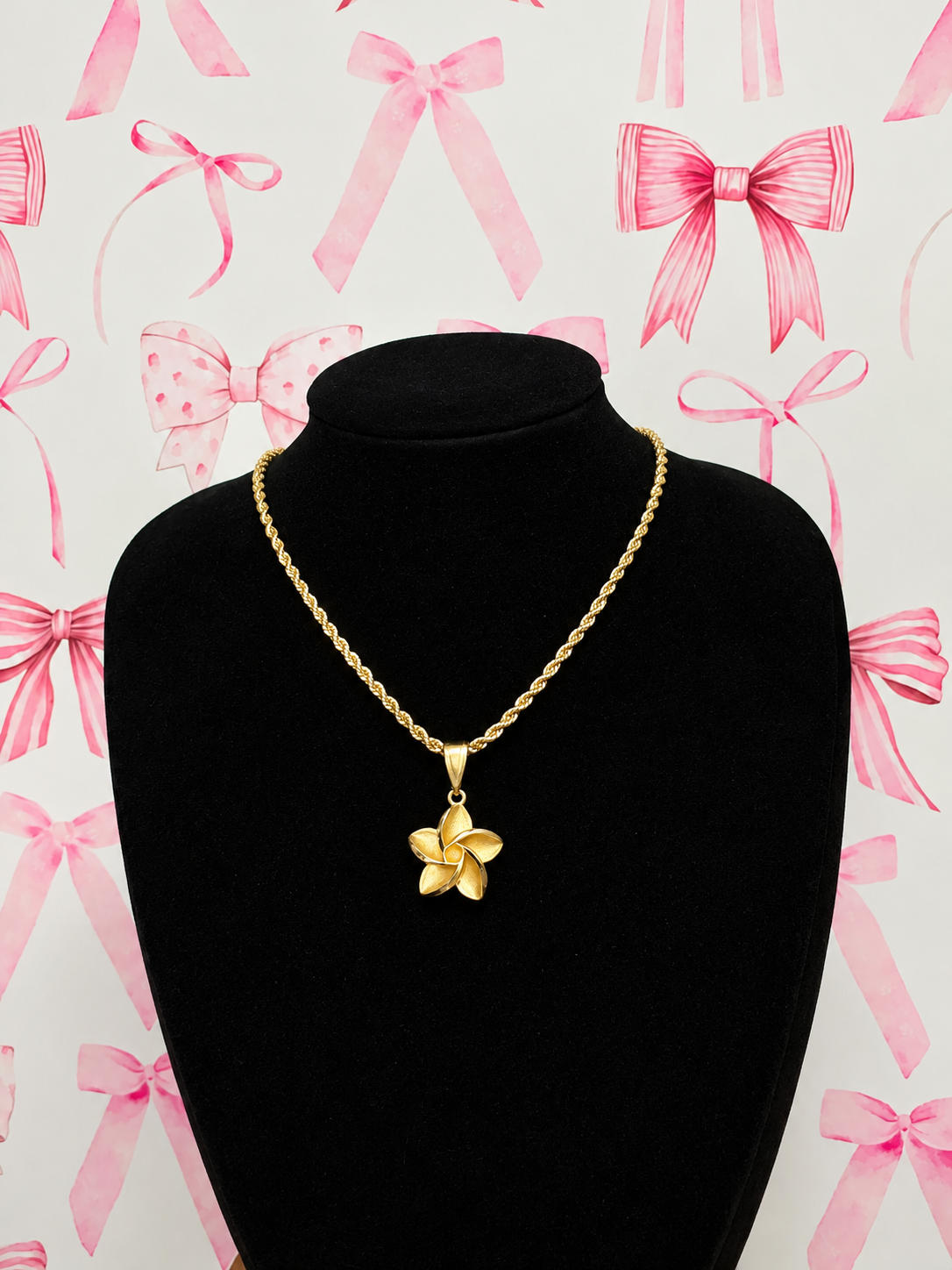 flower bomb necklace
